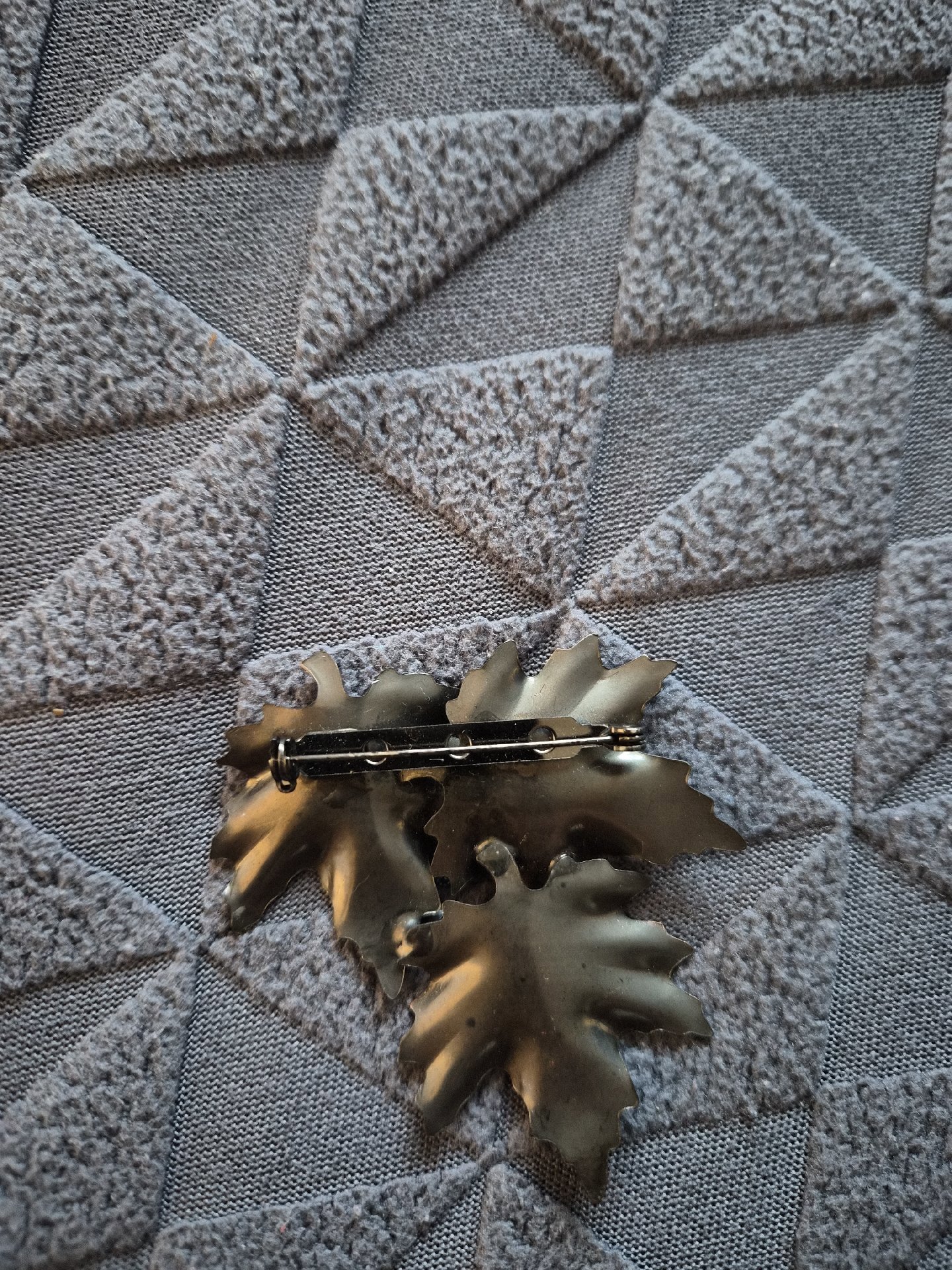Vintage Leaf Design Metal Brooch Pin, Vintage, A, Excellent condition — preloved on SilentSale®