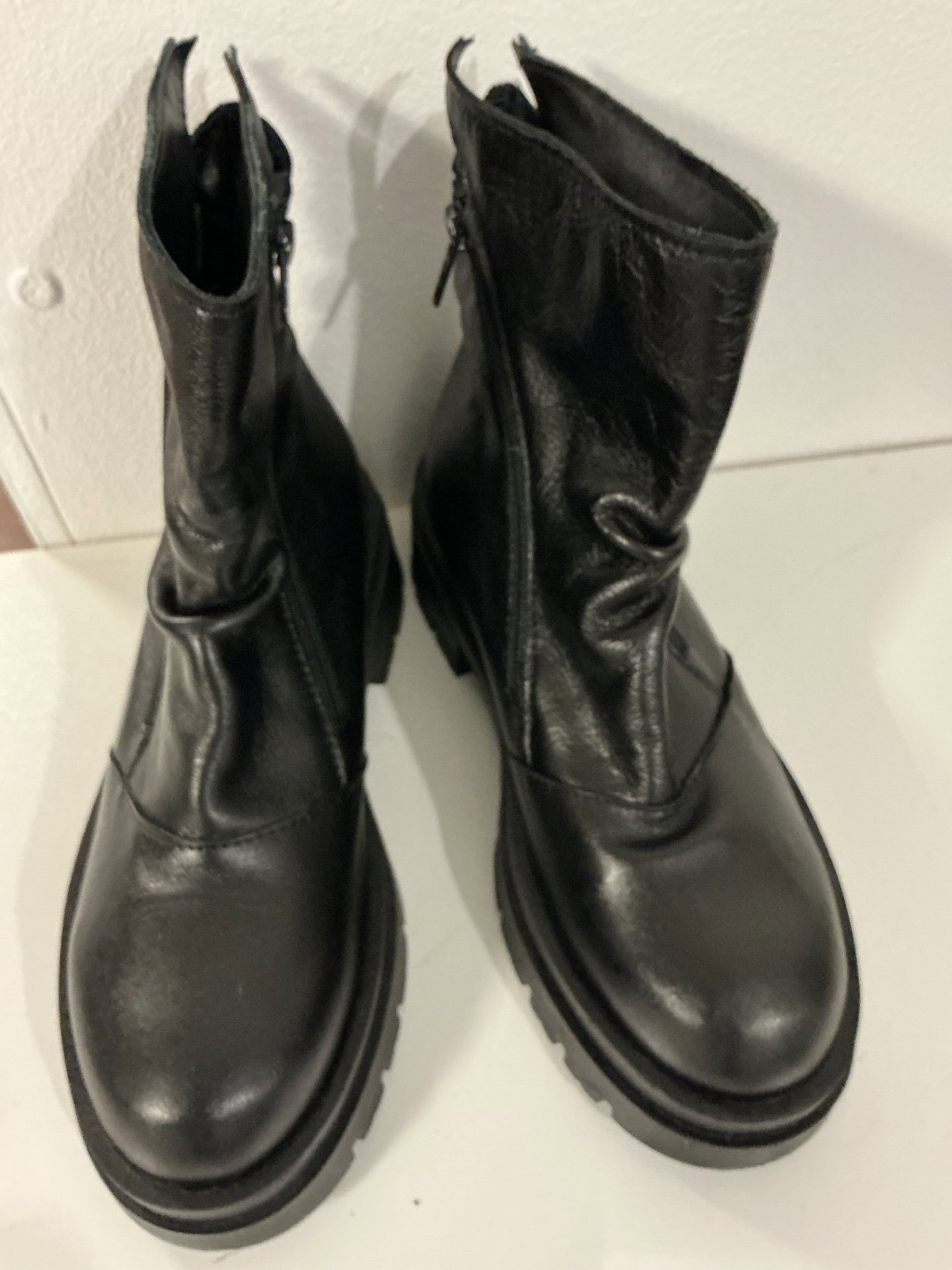Black Leather Ankle Boots with Side Zipper, Unbranded, 37, New condition — preloved on SilentSale®