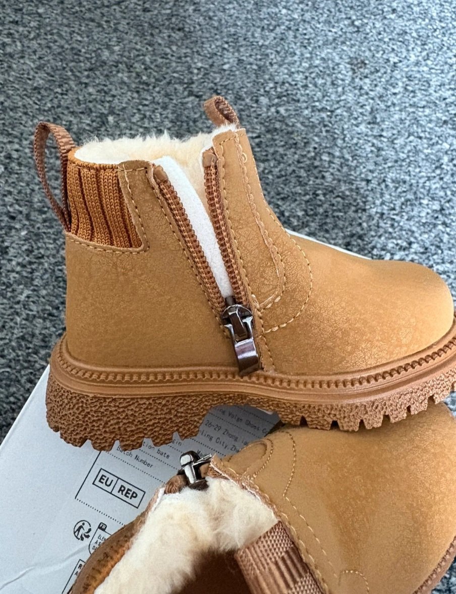 1 Pair of Unisex Solid Color Plush-lined Snow Boots with Subtle Textured Patterns, Children's Zip-up Autumn/winter Outdoor Boots, Unbranded, 3 years, New condition — preloved on SilentSale®