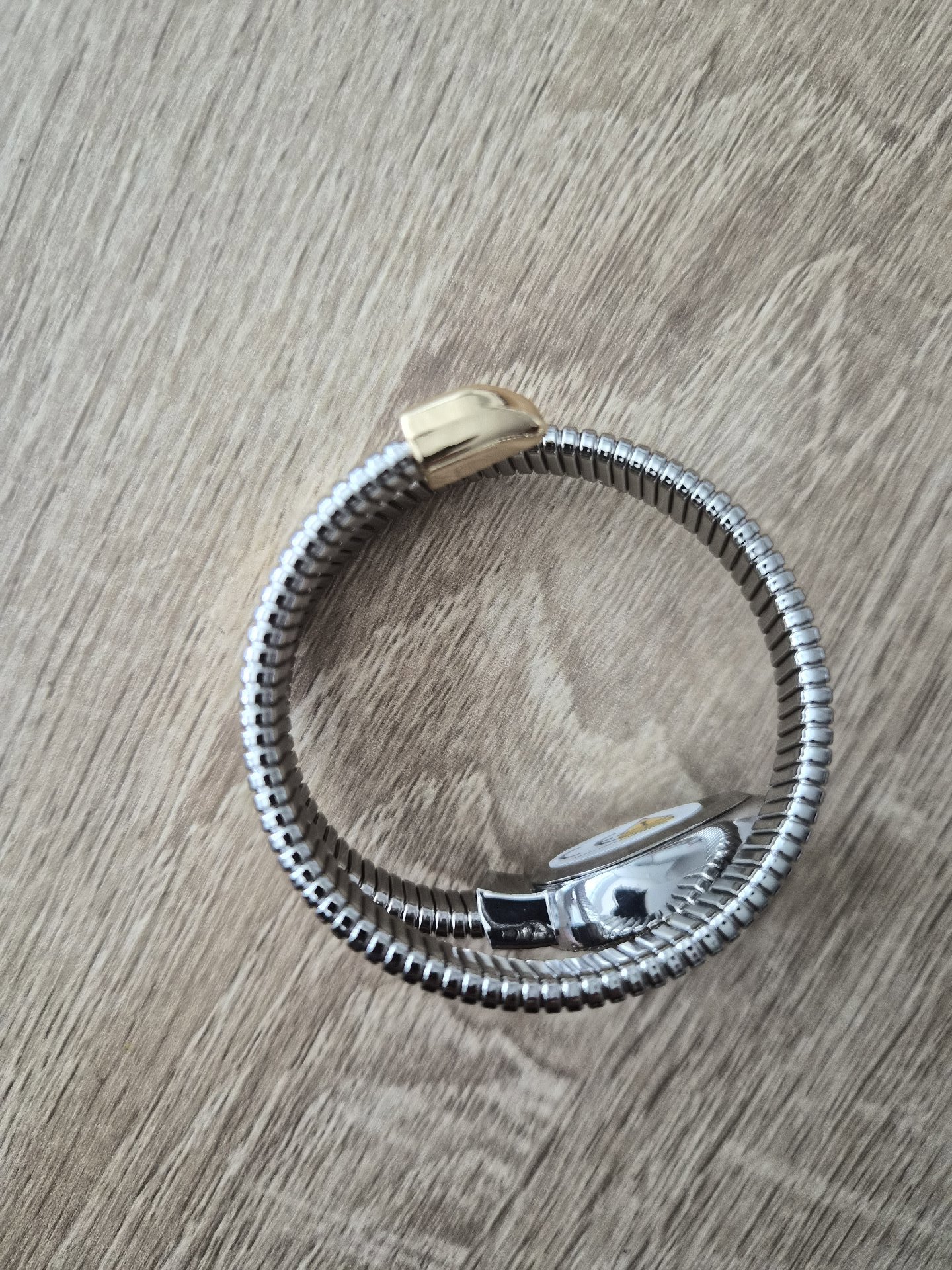 Quartz Teardrop Face Bracelet Watch with Green Dial, Unbranded, One Size, New condition — preloved on SilentSale®