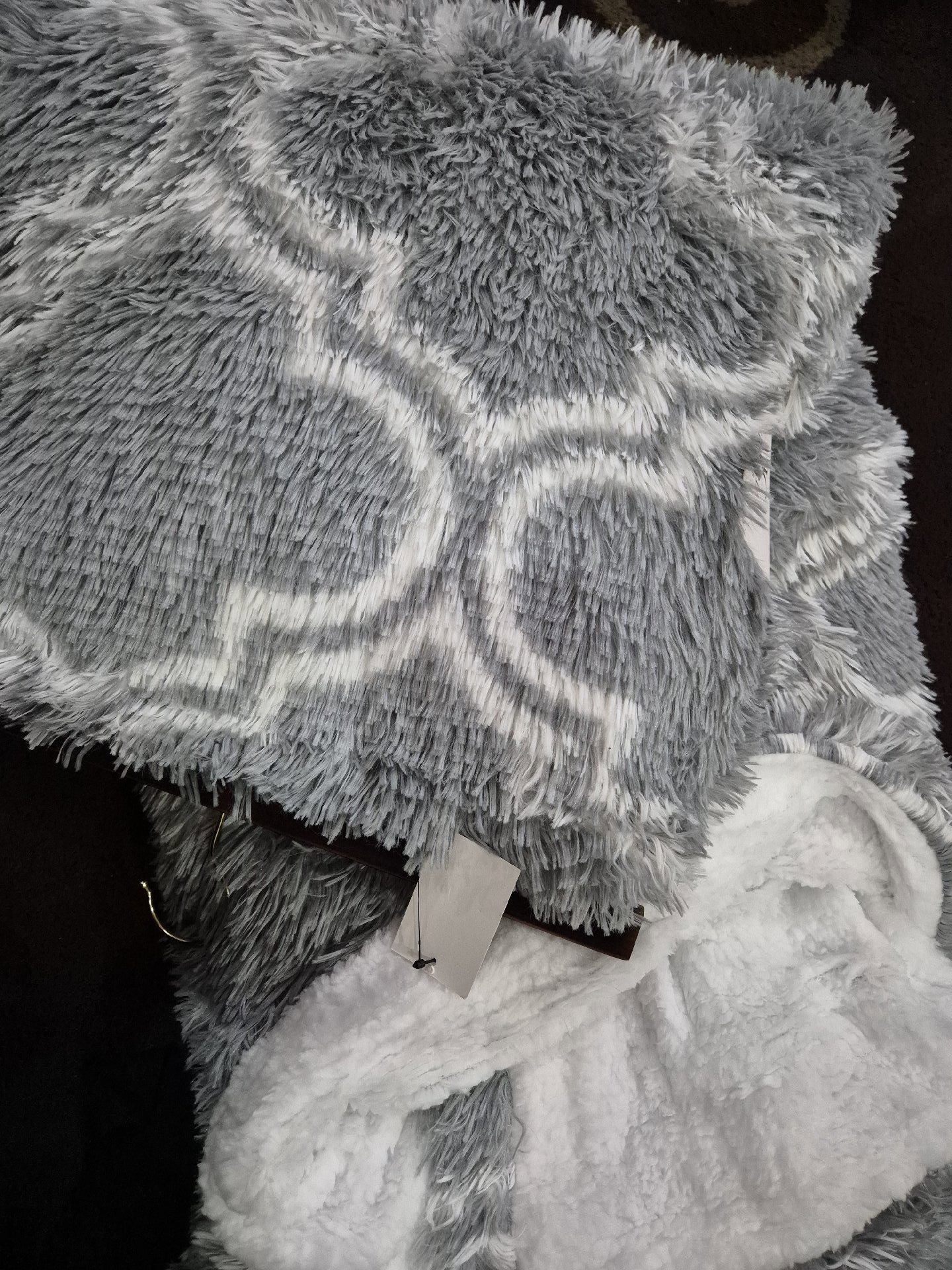 Veloria collection shaggy blanket, Veloria Collection, King, New condition — preloved on SilentSale®