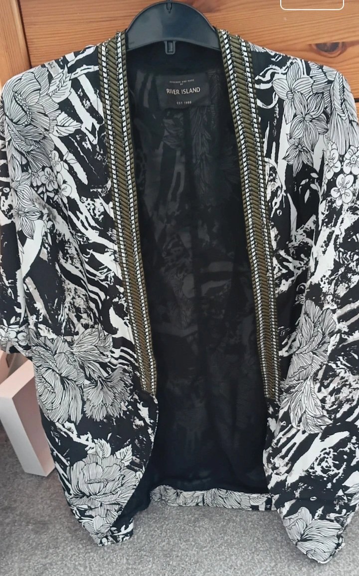 River Island Black White Floral Embellished Blazer, River Island, 6, Excellent condition — preloved on SilentSale®