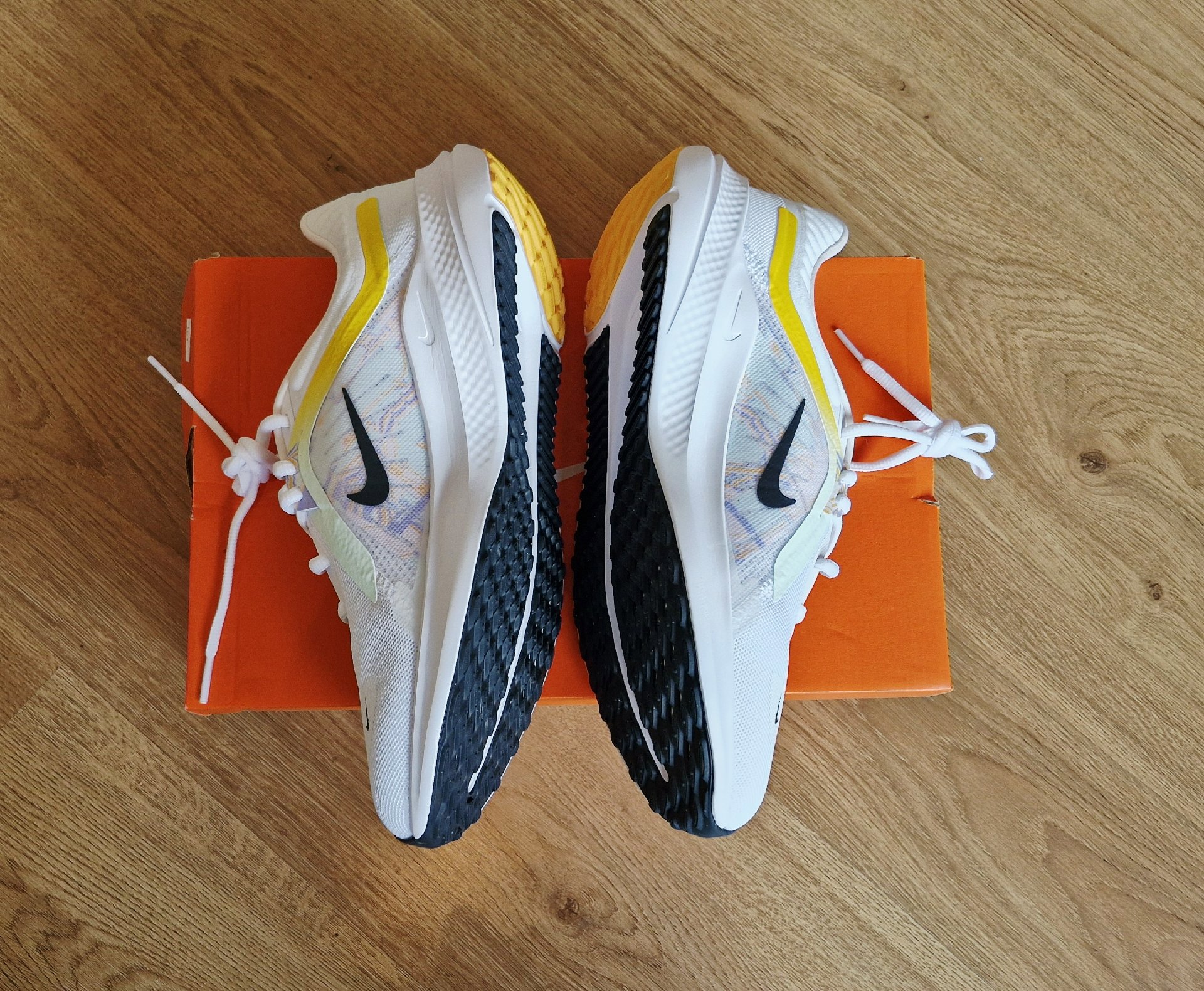 White Nike Women's Quest 5 PRM (Premium) Running Trainers New Size Uk 7.5 EU 42, Nike, 7.5, New condition — preloved on SilentSale®