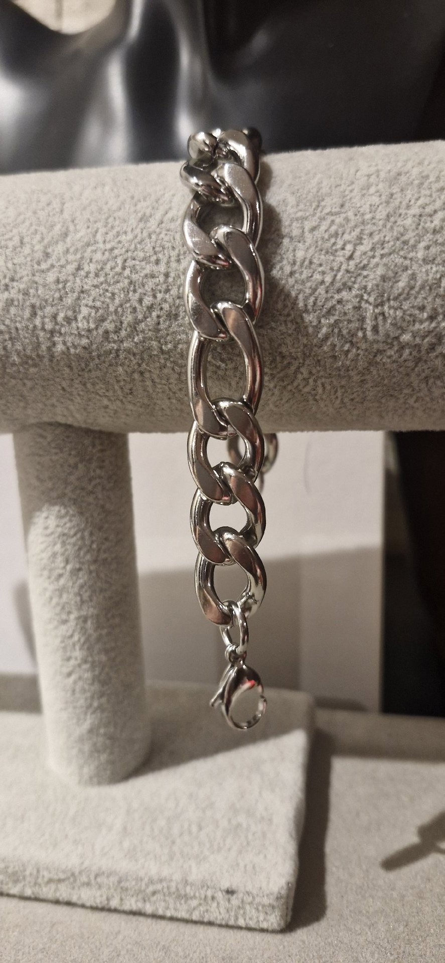 Silver Chunky Chain Bracelet with Lobster Clasp 21cm, Unbranded, One Size, New condition — preloved on SilentSale®