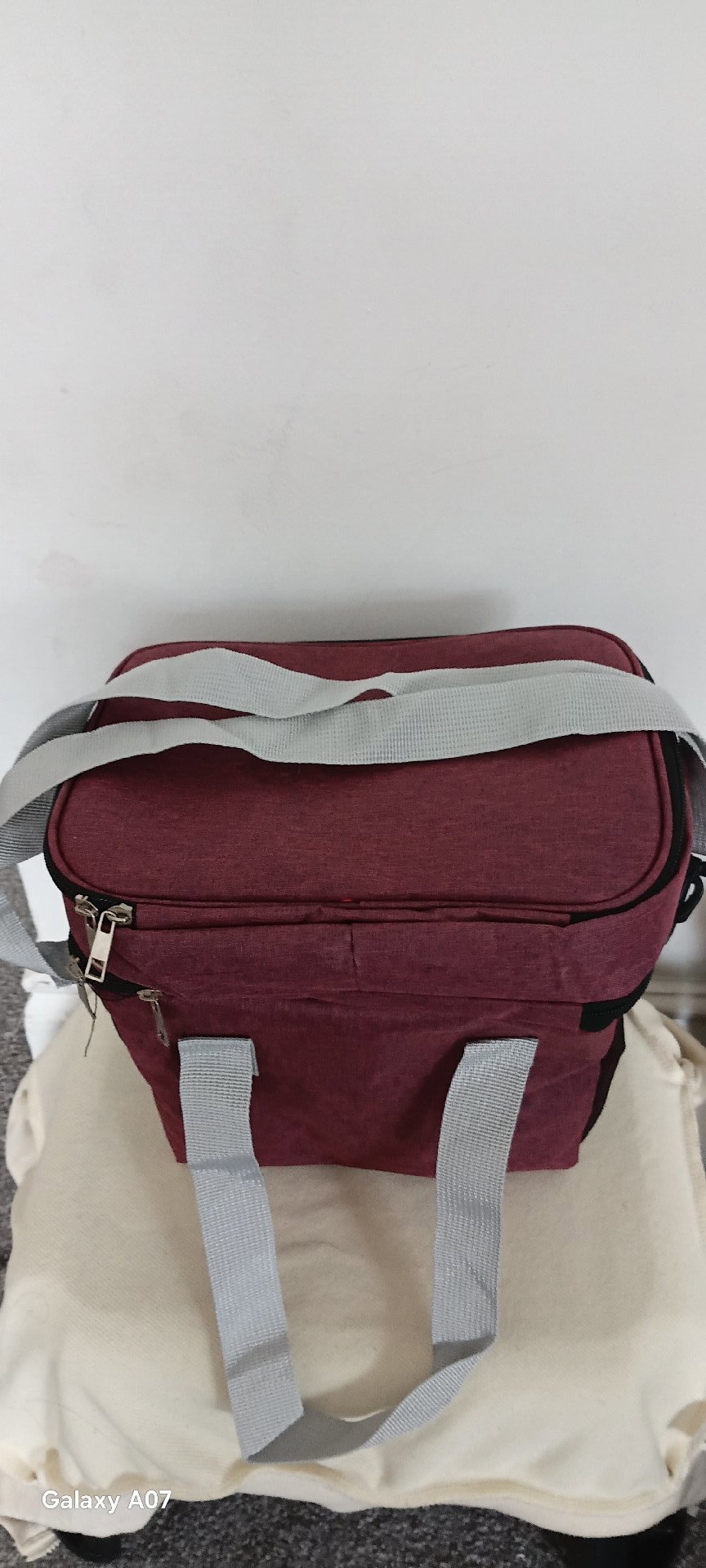 Burgundy Insulated Lunch Bag Cooler with Grey Handles, Unbranded, One Size, New condition — preloved on SilentSale®