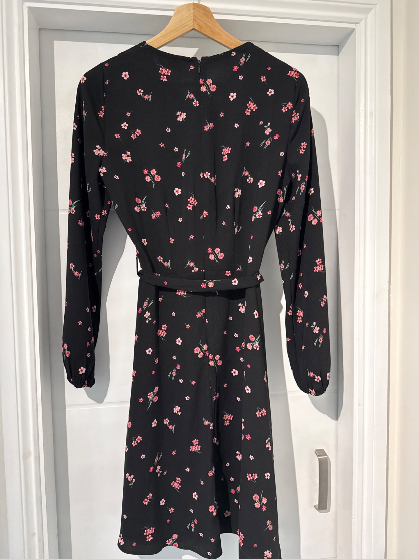 Dorothy Perkins Black Floral Long Sleeve Dress – UK 8, Dorothy Perkins, 8, Excellent condition — preloved on SilentSale®