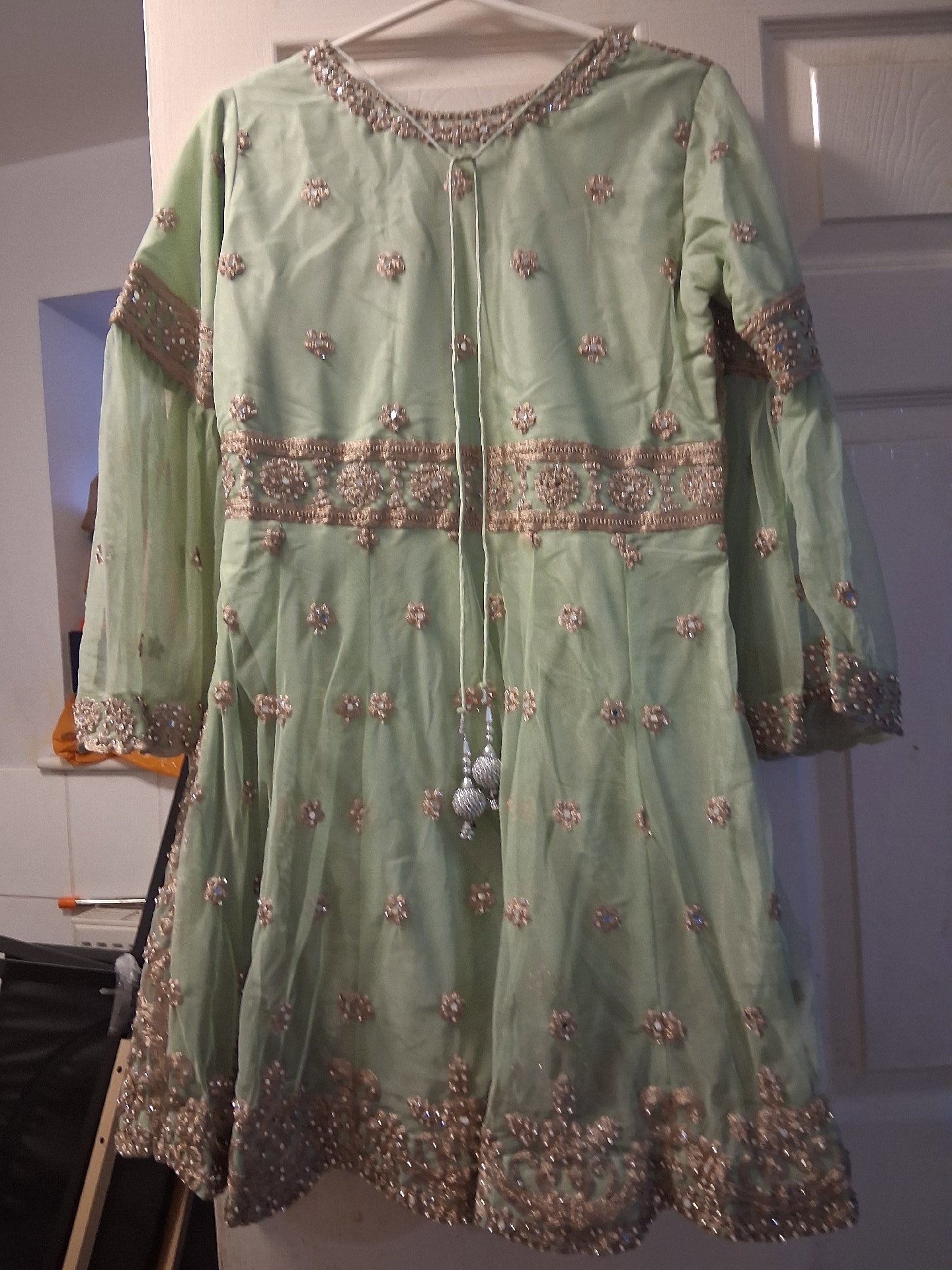  Asian lehnga , Unbranded, 14, Like New condition — preloved on SilentSale®