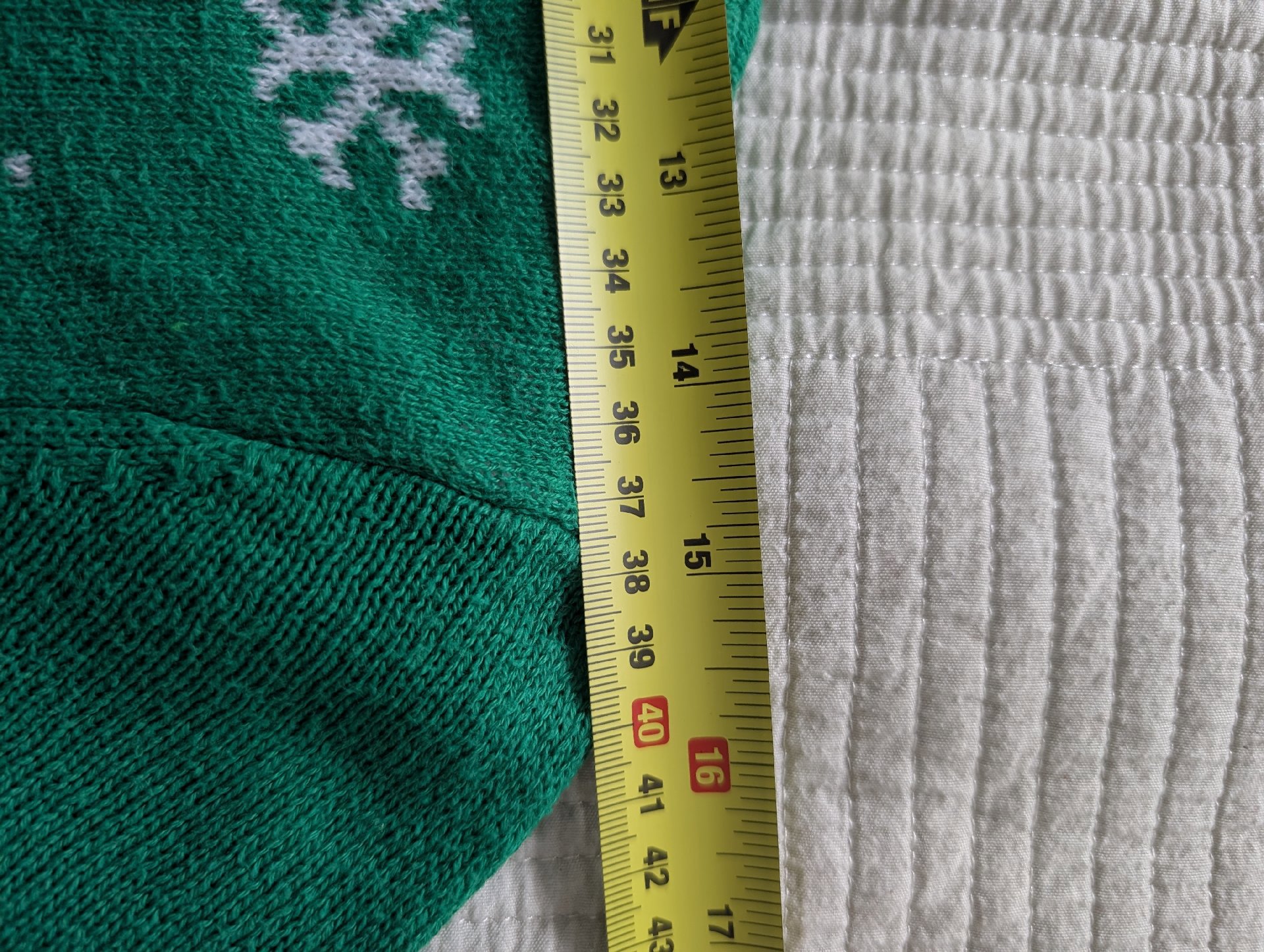Well Worn Green Santa Floss Christmas Jumper – Large, Well Worn, L, Good condition — preloved on SilentSale®