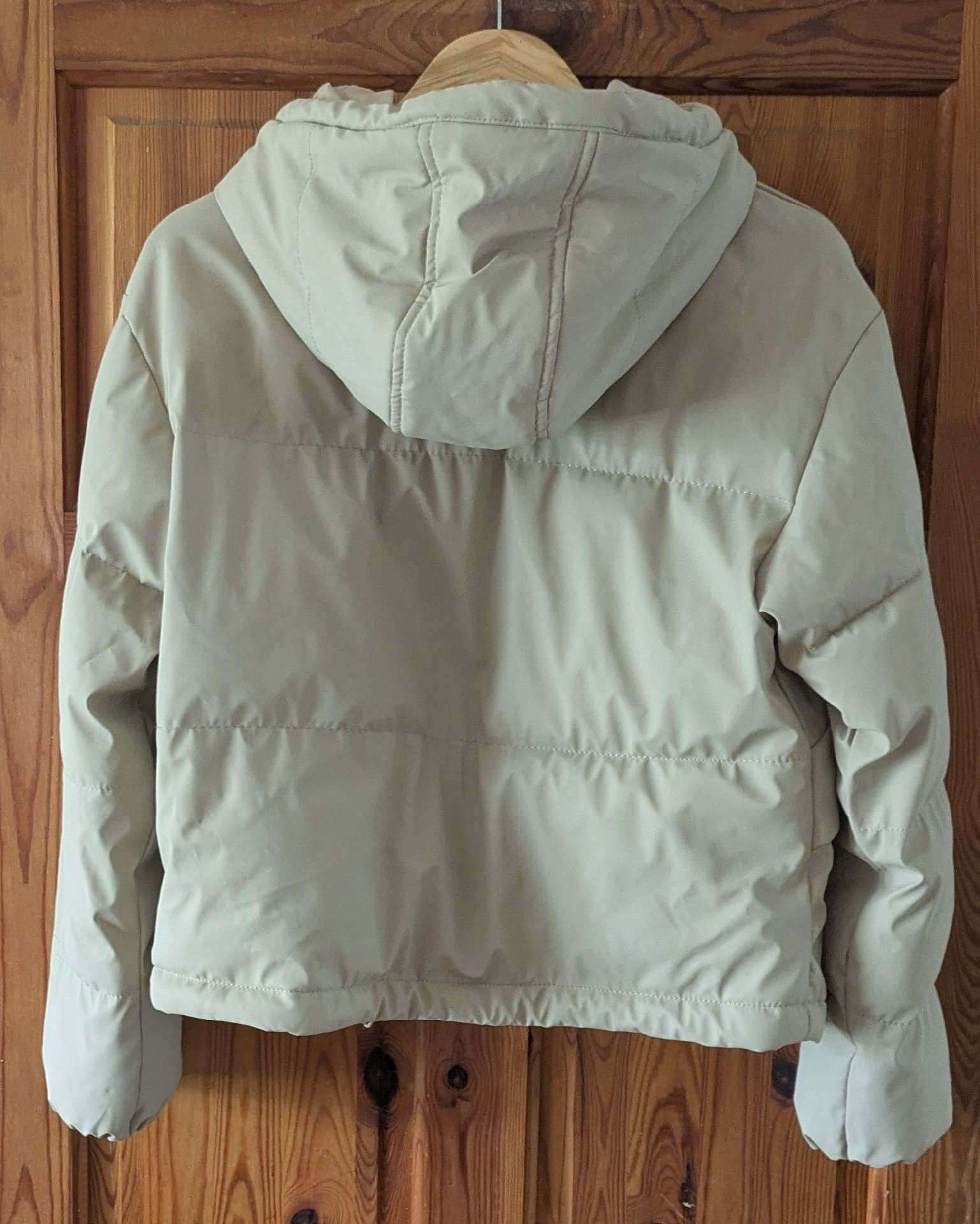 Beige Pull & Bear Puffer Jacket with Hood, Pull&Bear, M, Excellent condition — preloved on SilentSale®