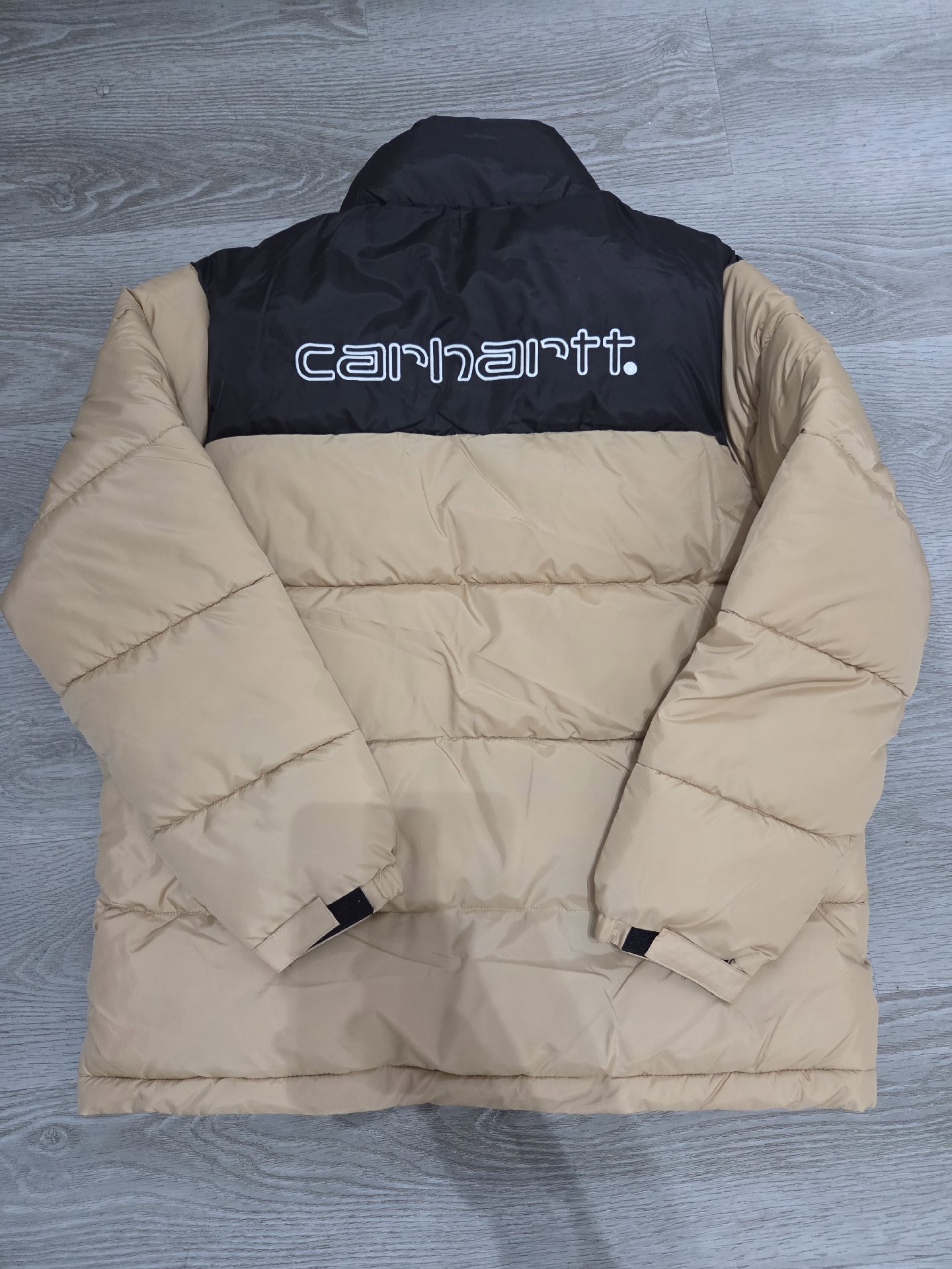 Carhartt Lumi Beige and Black Puffer Jacket – Size L, Carhartt, L, New condition — preloved on SilentSale®